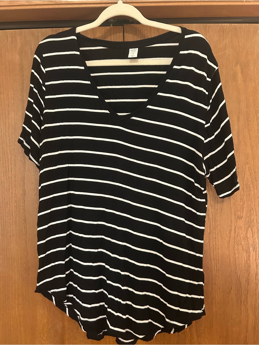 Old Navy Luxe Black & White Striped V-Neck Short Sleeve Top
